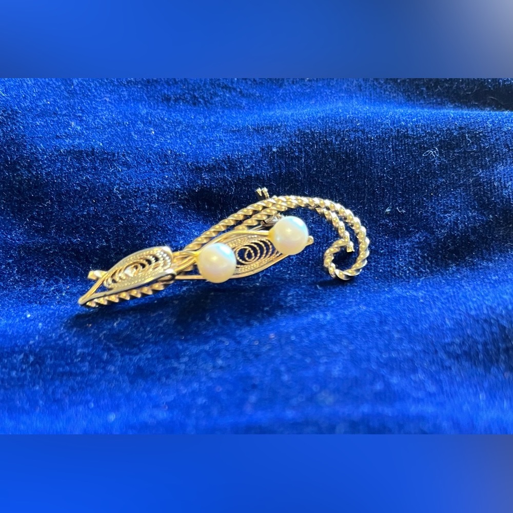 9ct gold and cultured pearl brooch with wire work circa 1980 - Picture 1 of 3